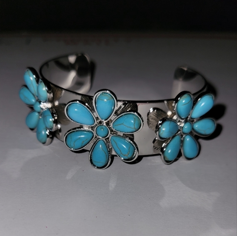 Turquoise Faux Flower Silver Tone Bracelet